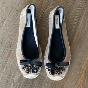 Adorable espadrille ballet style flats.